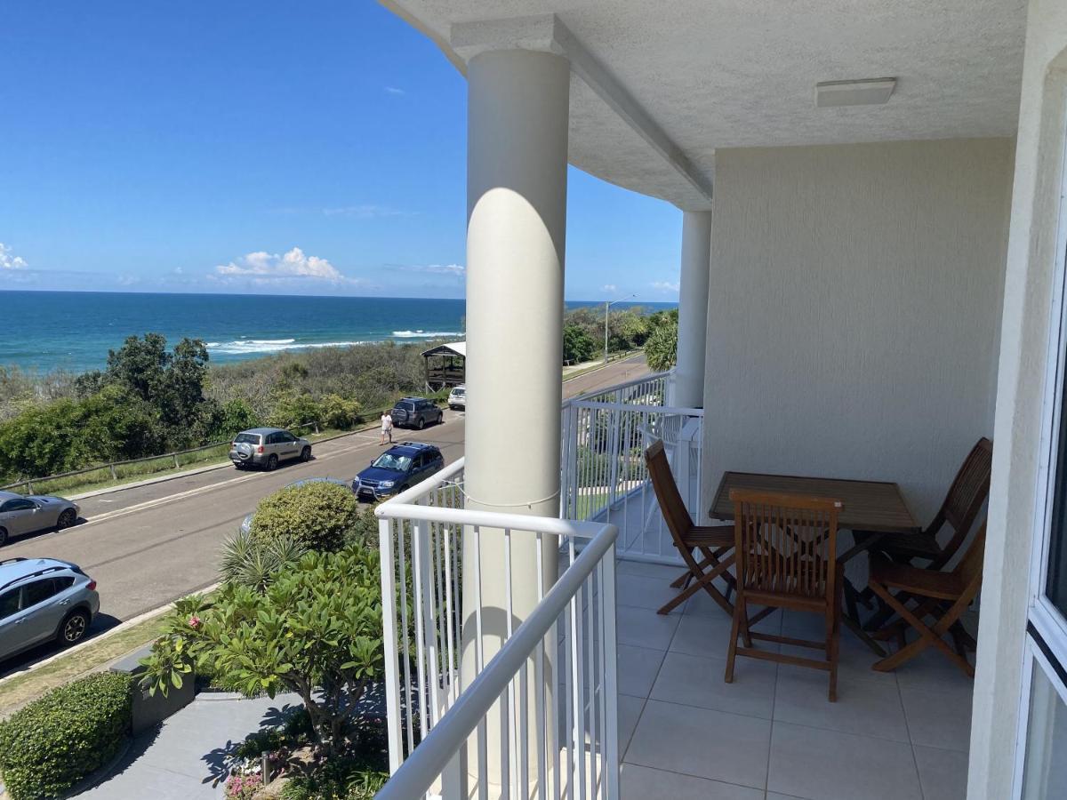 Aqua Promenade Beachfront Holiday Apartments Sunrise Beach Exterior photo