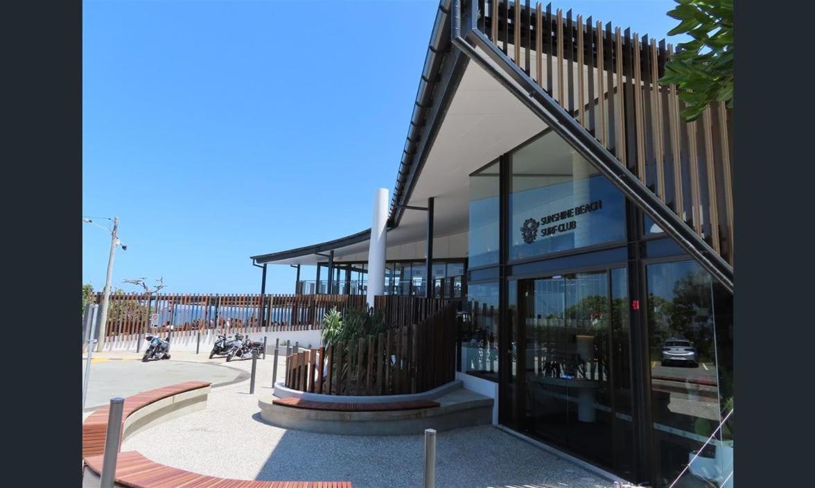 Aqua Promenade Beachfront Holiday Apartments Sunrise Beach Exterior photo