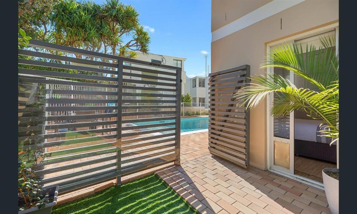 Aqua Promenade Beachfront Holiday Apartments Sunrise Beach Exterior photo